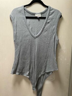 Universal Thread Gray Ribbed V-Neck Sleeveless Bodysuit